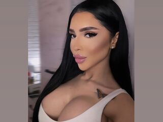 naked camgirl AnaisClaire