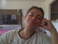 Mulher morena, com seios grandes, adoro sexo, tenho a boca macia, um sorriso lindo e adoro tomar banho com alguém que me observa. Gostei de dois jogos sexuais. Não tão churrasco