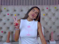 I am a hot and sensual model always in the mood to have fun with you on cam