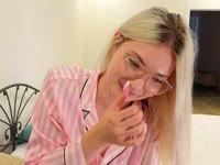 Im a little mysterious, a little playful, and i love a reading Tarot. Maybe i can tell you something about your future...or perhaps you will surprise me first.