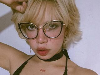 hot cam girl masturbating with vibrator AmelieMari
