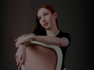 naughty cam girl masturbating with dildo CarleenZangari