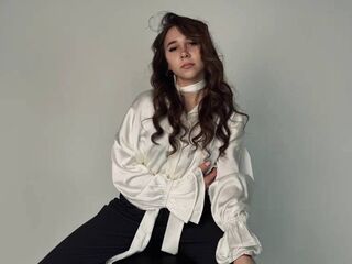 naughty cam girl fingering shaved pussy DayleJageman