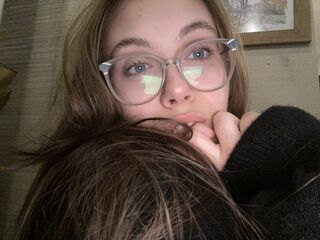 shaved pussy cam EmilyLoven