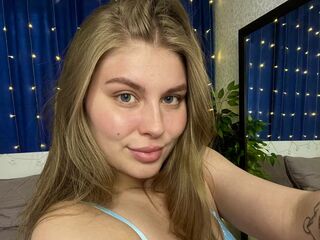 camgirl showing tits MilaOlivers