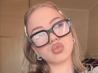 naked webcam girl photo SaraBaier
