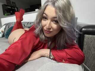naked camgirl masturbating with vibrator VanessaKis