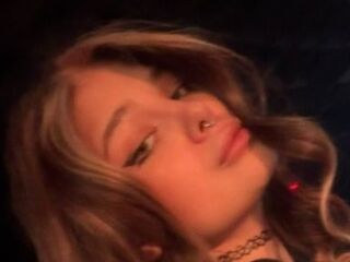 hot cam girl masturbating with vibrator ViolaKerelina
