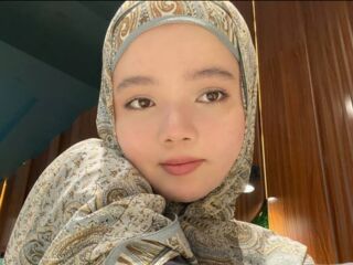 cam girl playing with vibrator AftonJira