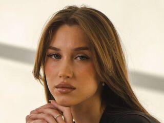 cam girl masturbating with dildo AmelinaBrauberg