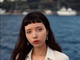topless camgirl AmityBendall
