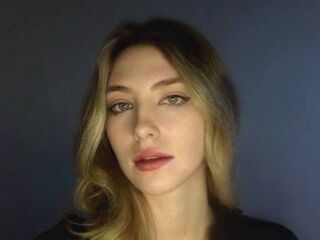 camslut topless AmyHuckabey