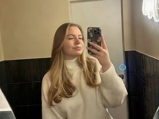 naughty cam girl masturbating AryaThomas