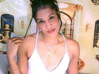 hot striptease cam AzzyGreene
