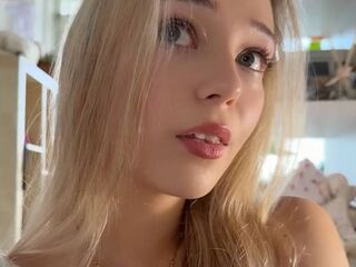 masturbating webcam girl BernieceFrisch