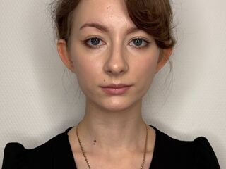 camwhore masturbating with sextoy CandiKays