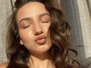 web cam live DinaSweeny