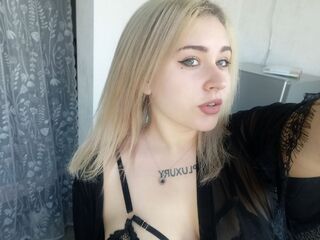 camslut fingering shaved pussy DinahSalimas