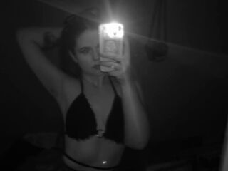 fingering camgirl DoloresHuesing