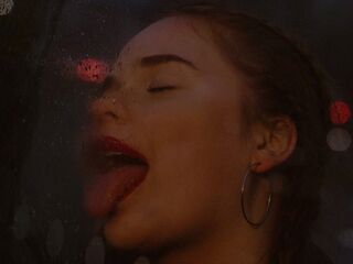 masturbating camgirl ElissStoun