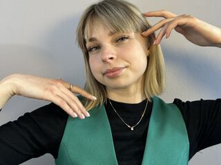 naked webcam girl fingering EmelineBurrough