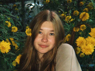 girl fingering shaved pussy GemaWiddows