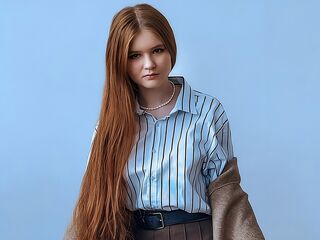 camgirl masturbating with sex toy GwynBujarski