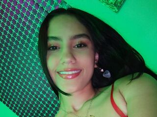 naked camgirl masturbating with vibrator HannahHerrera