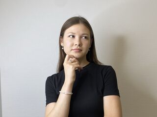 cam girl masturbating with vibrator JoellenMishler