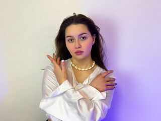 naked camgirl fingering pussy JulietaWilde