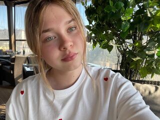 cam babe KendallHennig