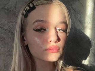 masturbating camgirl KianaStark