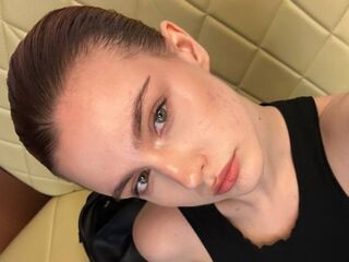 camgirl playing with dildo KlaraGogins