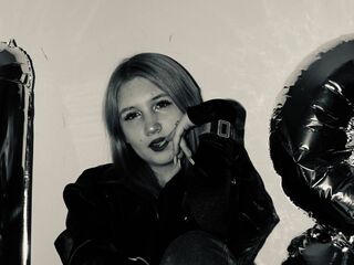 naughty camgirl masturbating with vibrator LatishaWolfenden