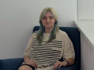 masturbating cam girl LauriMagnie