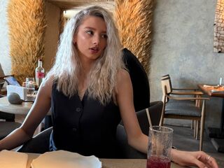 camgirl masturbating with dildo LavernVink