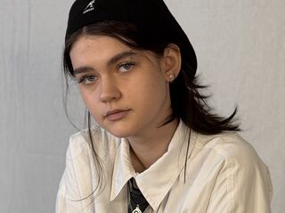 chatrubate cam girl picture LeannMolineaux