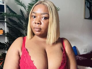 camslut fingering shaved pussy LilianLeo