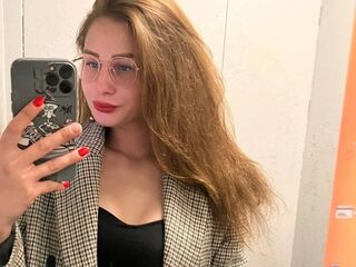 camgirl showing pussy LillieMann