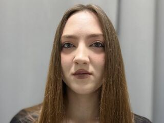 masturbating cam girl LisanBrown