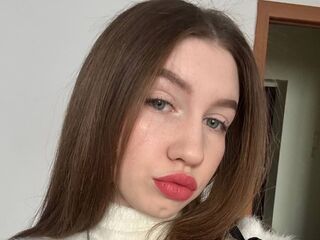 camgirl fingering bald pussy LunaMee
