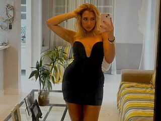 naughty cam girl fingering pussy LunaVeller