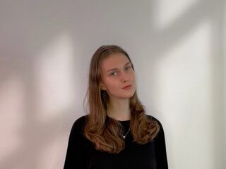 cam girl playing with sextoy MargTamas