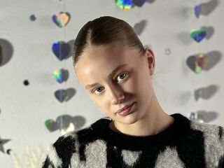 hot naked webcamgirl MarthaKraichely