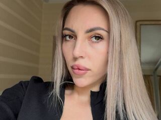 hot cam girl fingering pussy MelisaDee