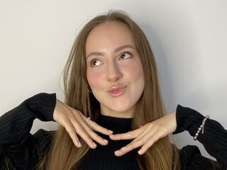 webcamgirl MertieStaheli