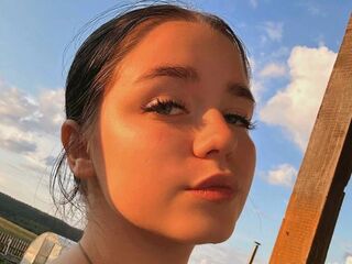 naked webcam girl photo MilanaStrain