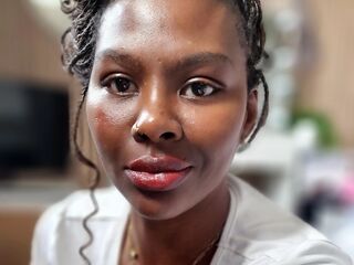 naked camgirl masturbating with dildo MilkyMarie