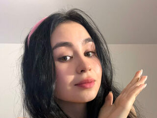 topless webcamgirl MinnieMile