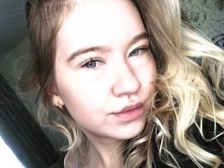 cam girl masturbating with dildo NikaFloy